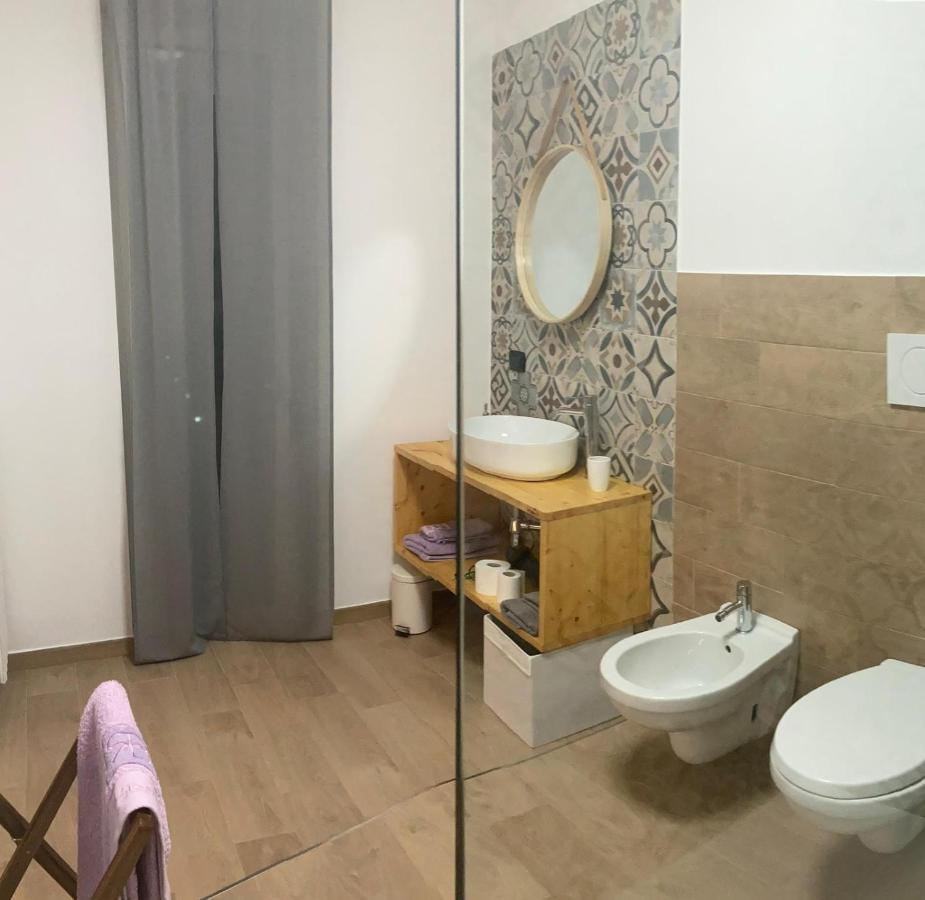 Hotel Wanderlust House Bari Exterior foto